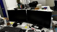 2 台 HP 宽屏 TFT 显示器,23 英寸