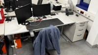 1 письмовий стіл з електричним регулюванням висоти та контейнером для документів - самовивіз після дозволу