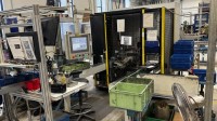 1 máquina remachadora CNC con