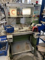 1 machine à riveter FMW NE213 324 avec commande, table rotative, mini-PC Lenovo (sans disque dur) - enlèvement après autorisation