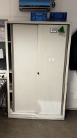 1 metalskydedørsskab - afhentning efter frigivelse