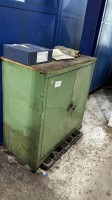 1 металева шафа для інструментів, низька