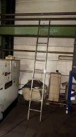1 scară de acces din aluminiu, cu 10 trepte