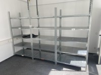 1 kpl. hyllystöjä, n. 3 juoksumetriä