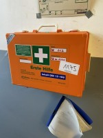 1 førstehjælpskasse Wero Medical, vægmonteret - afhentning efter godkendelse −