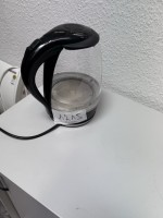 1 električni kuhalo za vodu