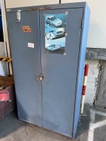 1 armadio portautensili in metallo