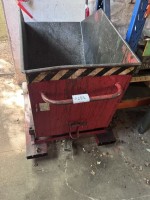 1 container basculant pentru așchii cu prindere cu furcă