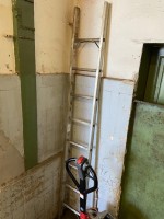1 escalera de aluminio de apoyo, 8 peldaños