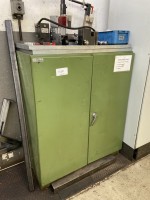 1 armadio portautensili in metallo