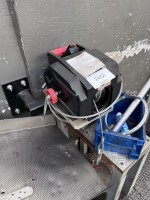 1 argano elettrico a fune Ribitech con alimentatore Voltcraft