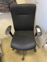 1 scaun rotativ cu cotiere - ridicare după aprobare −
