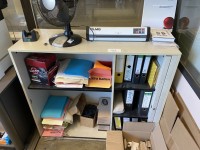 1 armario de archivo con persiana enrollable