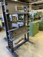 1 korjauspaino Matra tyyppi 4540-00000.125, puristusvoima 1000 kN
