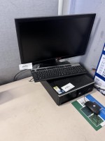 1 PC HP (fără hard disk) cu monitor TFT widescreen HP — ridicare după aprobare