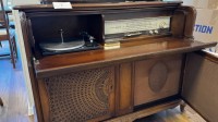 5691.7 => 1 Musiktruhe mit R&ouml;hrenradio