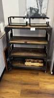 1 Regal, fahrbar mit 2 Wandregalen