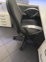 5646.5 => 1 Drehstuhl mit Armlehnen