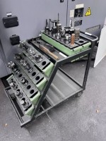 1 chariot de transport avec 42 supports d'outils et contenu