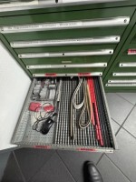 2 Metallwerkzeugschubladenschränke, 11-zugig mit Inhalt