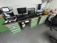 1 worktop with 3 metal tool drawer cabinets, 2x5-drawer and 1x10-drawer