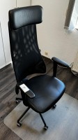 5710.31 => 1 Drehstuhl mit Armlehnen