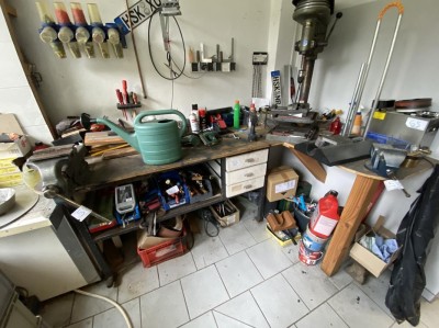 5379.58    =>.   1 Werkbank mit 2 Schraubstöcken, (Eigenbau)