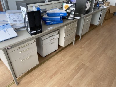 5429.28 => 3 Schreibtische mit 3 Aktenrollcontainern
