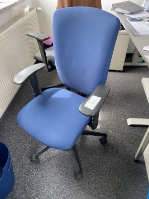 5429.71 => 1 Drehstuhl mit Armlehnen