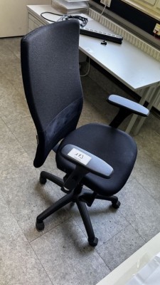 5429.173 => 1 Drehstuhl mit Armlehnen