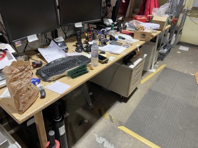 5418.153 => 1 Tisch mit Aktenrollcontainer