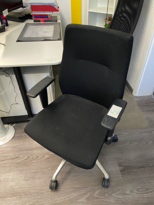 5418.5 => 1 Drehstuhl mit Armlehnen