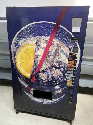 5441.230     =>    1 Kaltgetränkeautomat, Schloss aufgebohrt mit Geldwechsler CashFlow