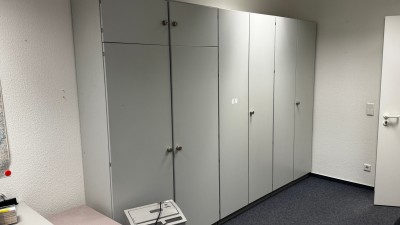 5507.1    =>    1 Pos. Aktenschränke, ca. 28 Stück