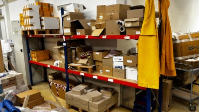 5507.48    =>    1 Pos. Fachbodenregale, ca. 10 lfm. diverse Ausführungen