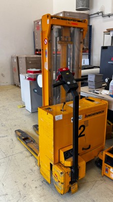 5507.69    =>    1 Elektrodeichselhubwagen Jungheinrich, Tragkraft 1000 kg, mit Ladegerät