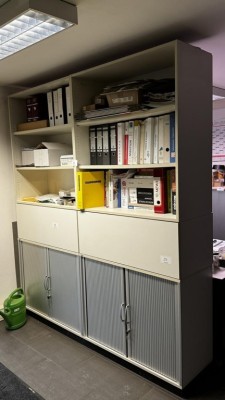 5486.50    =>   2 Aktenquerrollladenschränke Assmann mit Aufsatzregalen