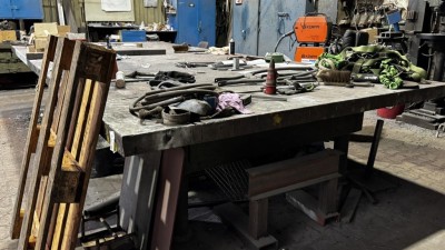5486.145    =>   1 Schweißtisch, ca. 5 x 2 m