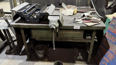 5486.231    =>   1 Werkbank mit Schraubstock