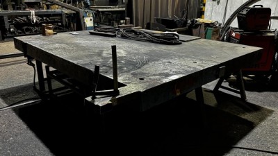 5486.233    =>   1 Schweißtisch, ca. 3 x 2 m