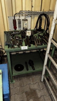 5486.257    =>   2 Stahltische