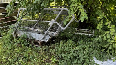 5486.349    =>   1 Arbeitsbühne, ca. 5 lfm. mit Gitterdrahttür und Anstieg