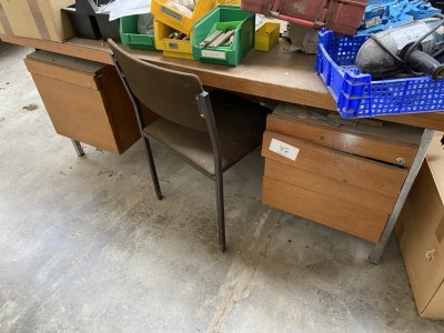 5467.82 ➤ 1 Schreibtisch
