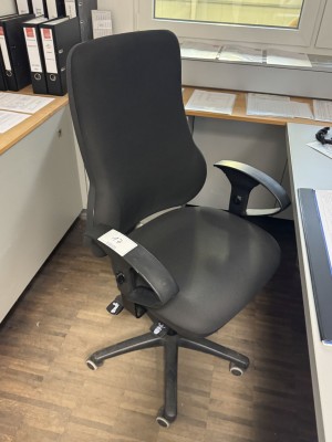 5449.17 => 1 Drehstuhl mit Armlehnen