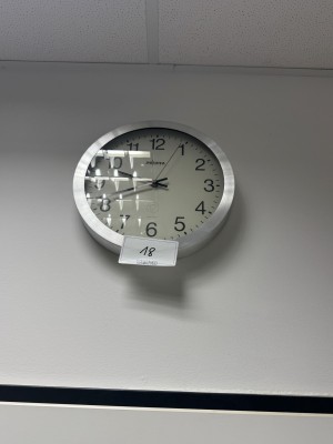 5449.18 => 1 Wanduhr