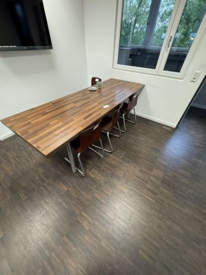 5449.37 => 1 Tisch mit 4 Stühlen