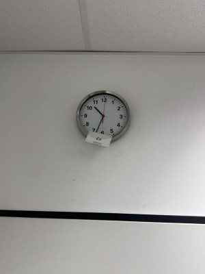 5449.60 => 1 Wanduhr