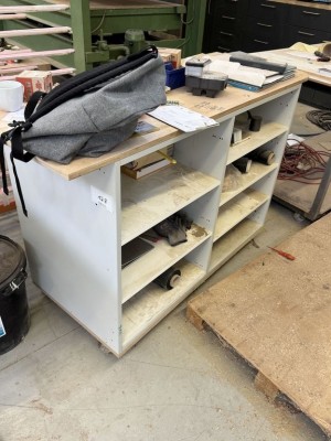 5449.128 => 1 Arbeitstisch, fahrbar (Eigenbau)