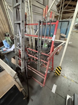 5449.156 => 1 Zwingenwagen mit ca. 20 Zwingen