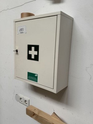 5449.183 => 1 Erste-Hilfe-Schrank, wandmontiert